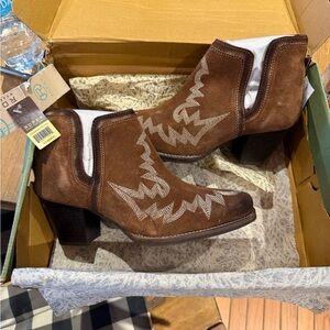 Roper Brown Embroidered Ankle Booties